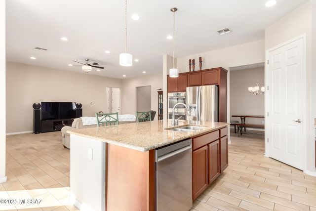 9480 E Adriana Way, Vail, AZ 85641