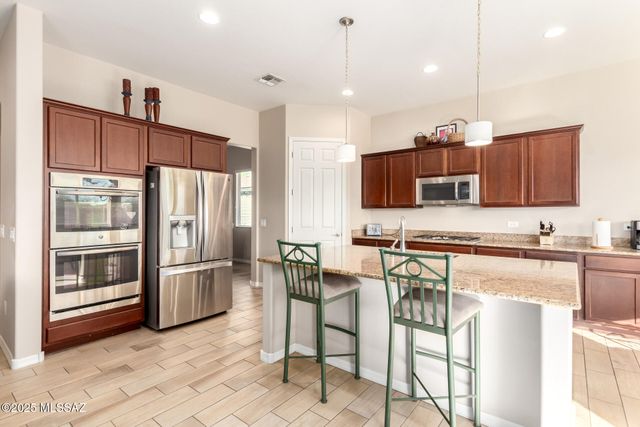 9480 E Adriana Way, Vail, AZ 85641