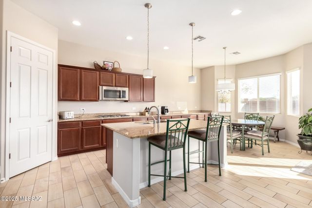 9480 E Adriana Way, Vail, AZ 85641