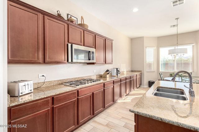 9480 E Adriana Way, Vail, AZ 85641