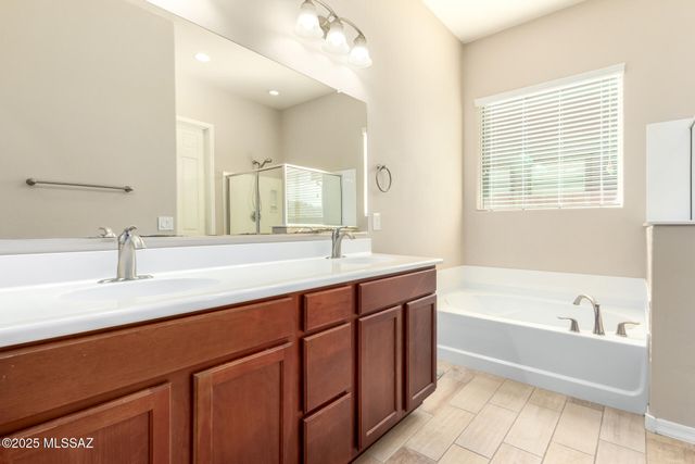 9480 E Adriana Way, Vail, AZ 85641