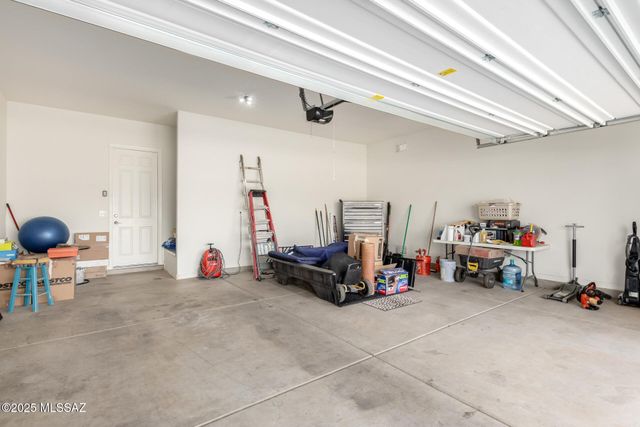 9480 E Adriana Way, Vail, AZ 85641