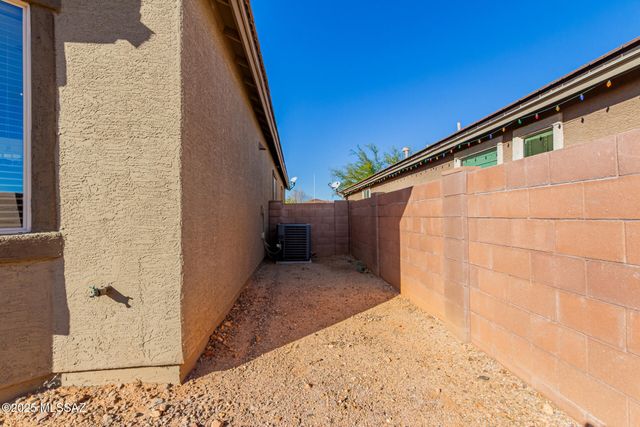 9480 E Adriana Way, Vail, AZ 85641