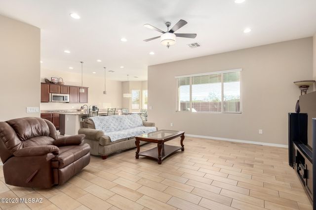 9480 E Adriana Way, Vail, AZ 85641