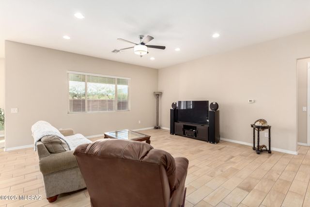 9480 E Adriana Way, Vail, AZ 85641