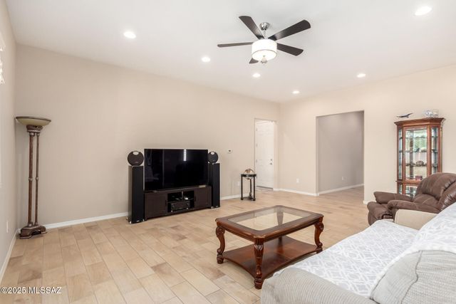 9480 E Adriana Way, Vail, AZ 85641