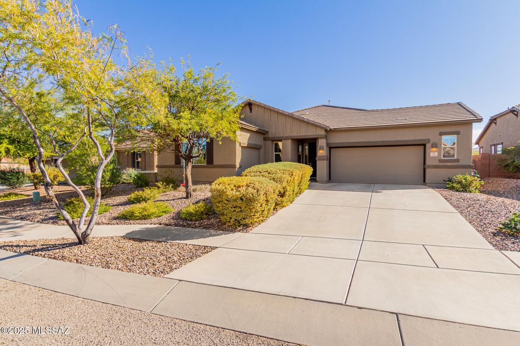 9480 E Adriana Way, Vail, AZ 85641