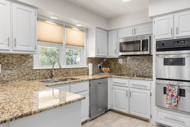 34 Canyon Ridge View, Kerrville, TX 78028