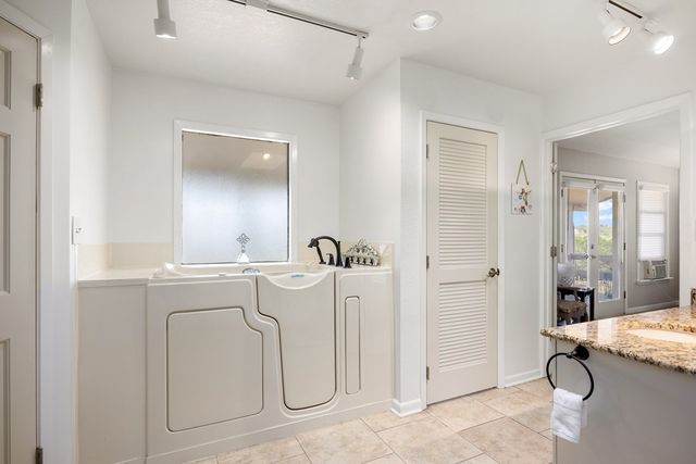 34 Canyon Ridge View, Kerrville, TX 78028