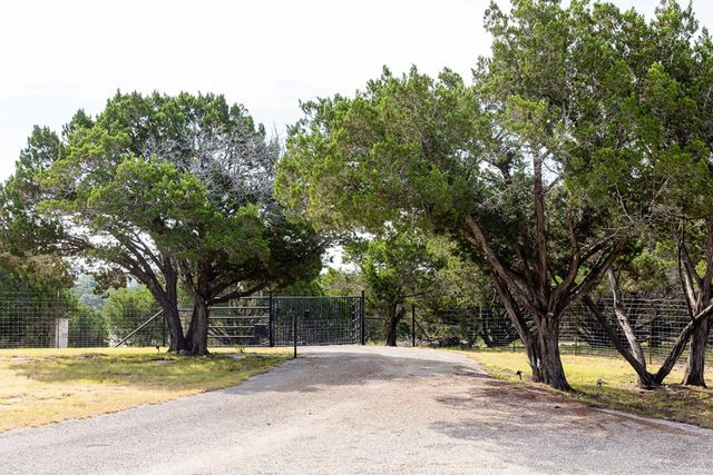 34 Canyon Ridge View, Kerrville, TX 78028