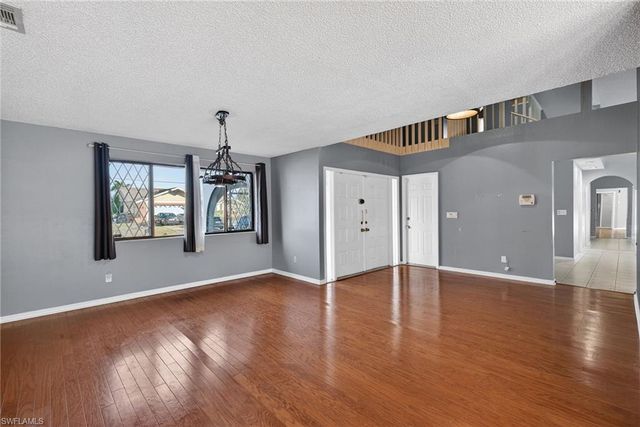 1902 SE 12th ST, Cape Coral, FL 33990