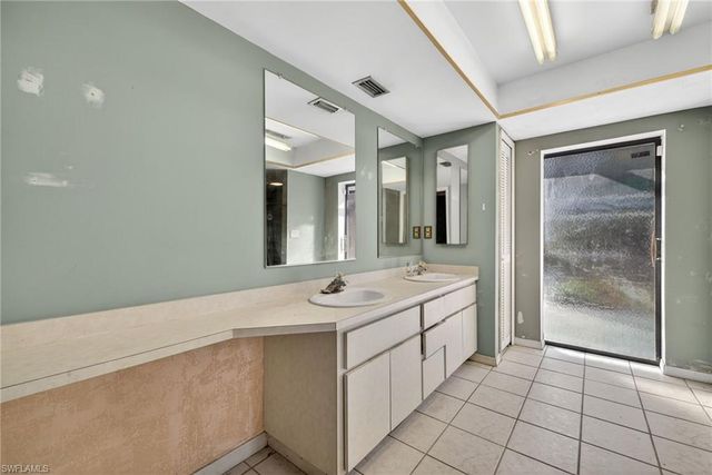 1902 SE 12th ST, Cape Coral, FL 33990