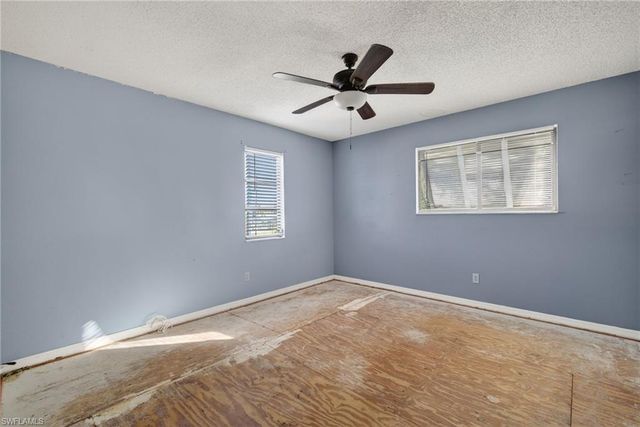 1902 SE 12th ST, Cape Coral, FL 33990