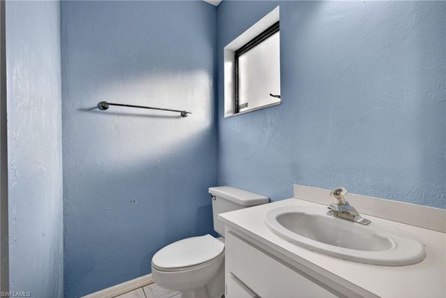 1902 SE 12th ST, Cape Coral, FL 33990