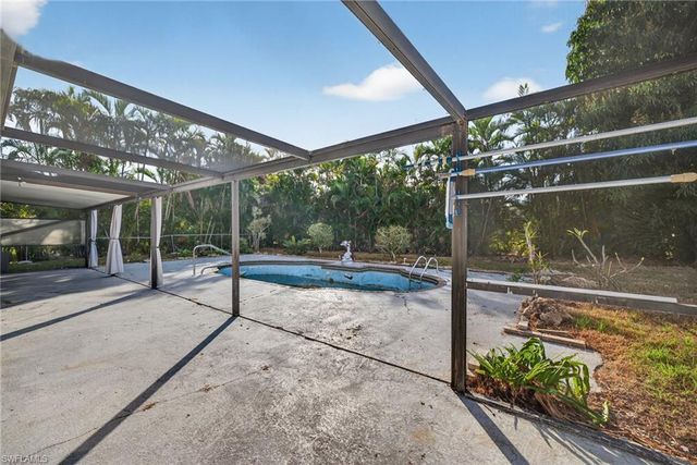 1902 SE 12th ST, Cape Coral, FL 33990