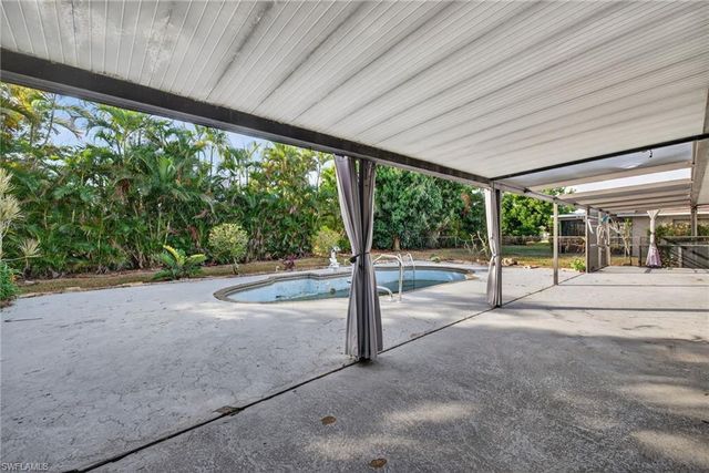 1902 SE 12th ST, Cape Coral, FL 33990