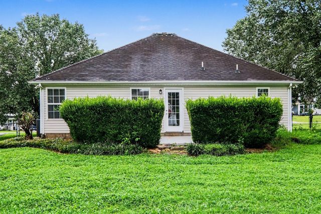 107 Breeze Dr, Murfreesboro, TN 37129