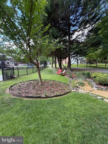 7726 SEVEN LOCKS RD, Bethesda, MD 20817