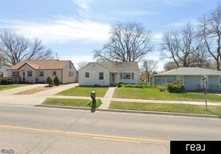 5211 Pioneers Boulevard, Lincoln, NE 68506