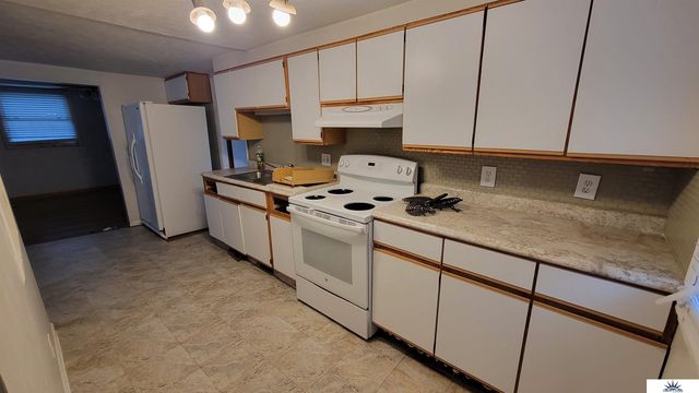 20461 Victor Avenue, Elkhorn, NE 68022