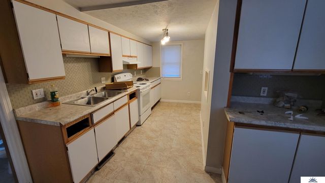 20461 Victor Avenue, Elkhorn, NE 68022