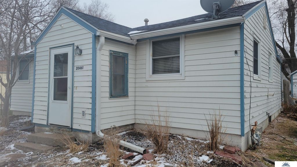 20461 Victor Avenue, Elkhorn, NE 68022