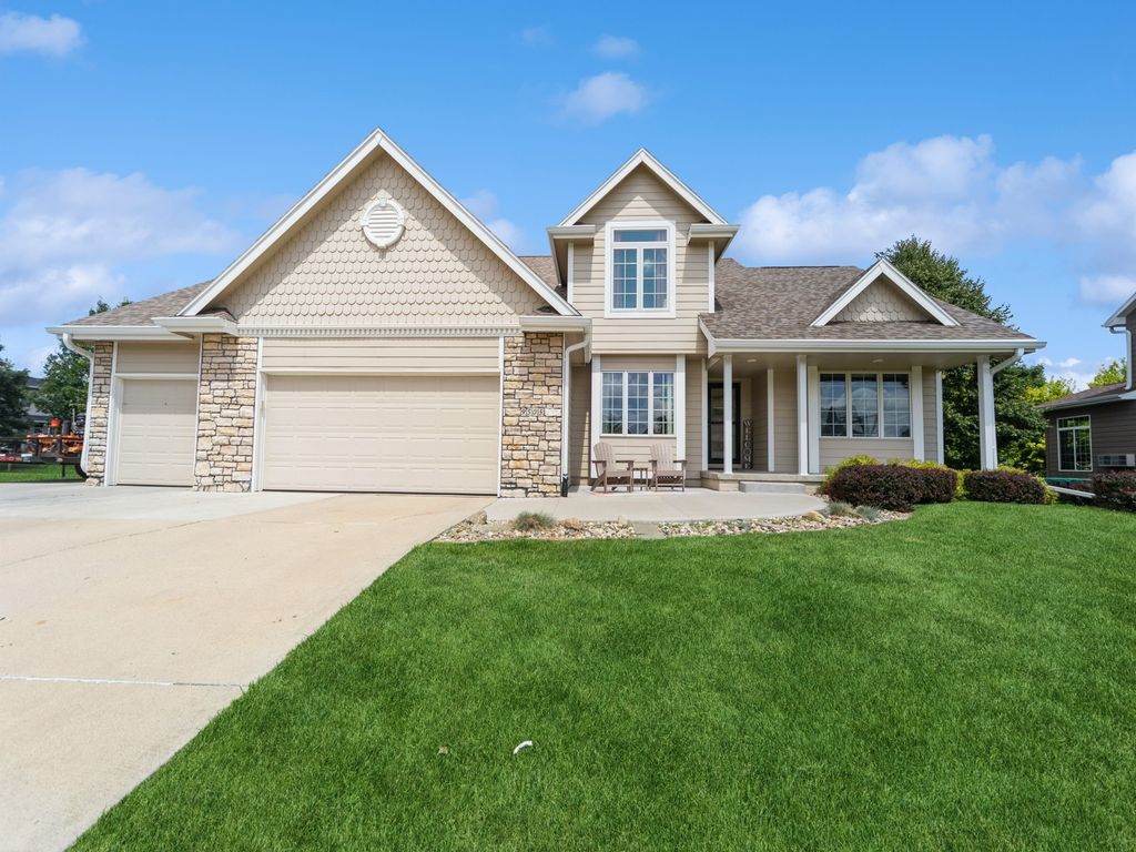 9505 Carmel Circle, Johnston, IA 50131