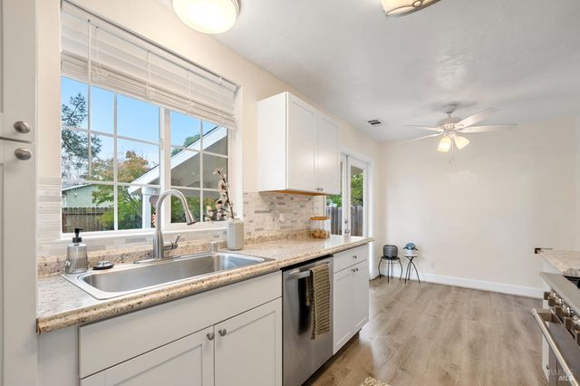 2561 Pacific St, Napa, CA 94558