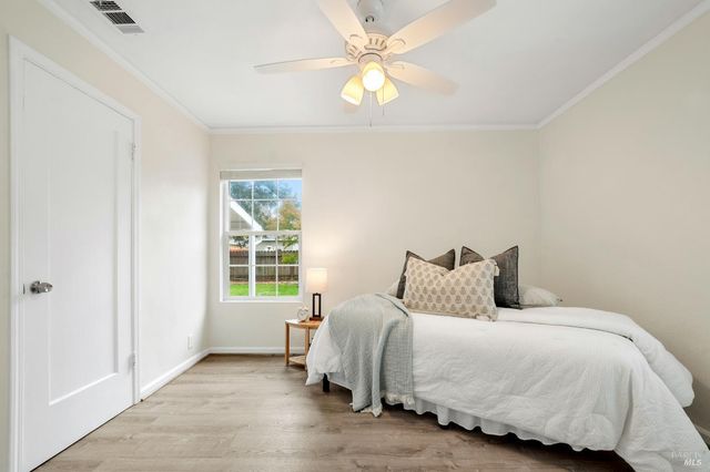 2561 Pacific St, Napa, CA 94558