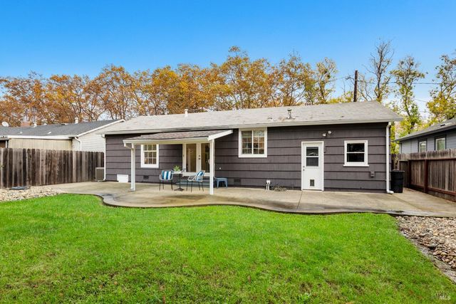 2561 Pacific St, Napa, CA 94558