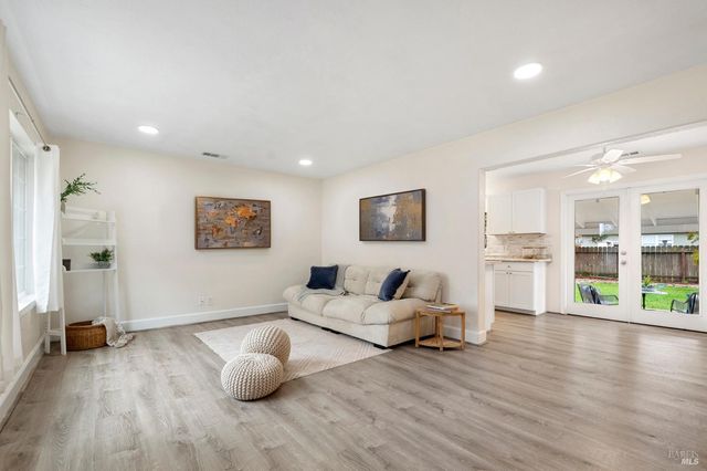 2561 Pacific St, Napa, CA 94558