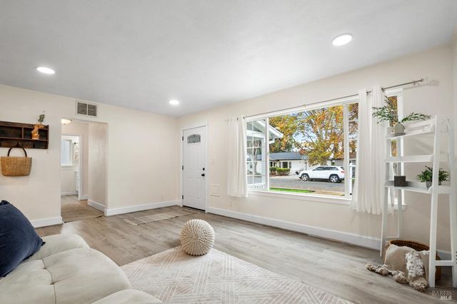 2561 Pacific St, Napa, CA 94558