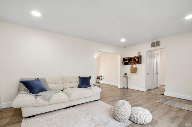 2561 Pacific St, Napa, CA 94558