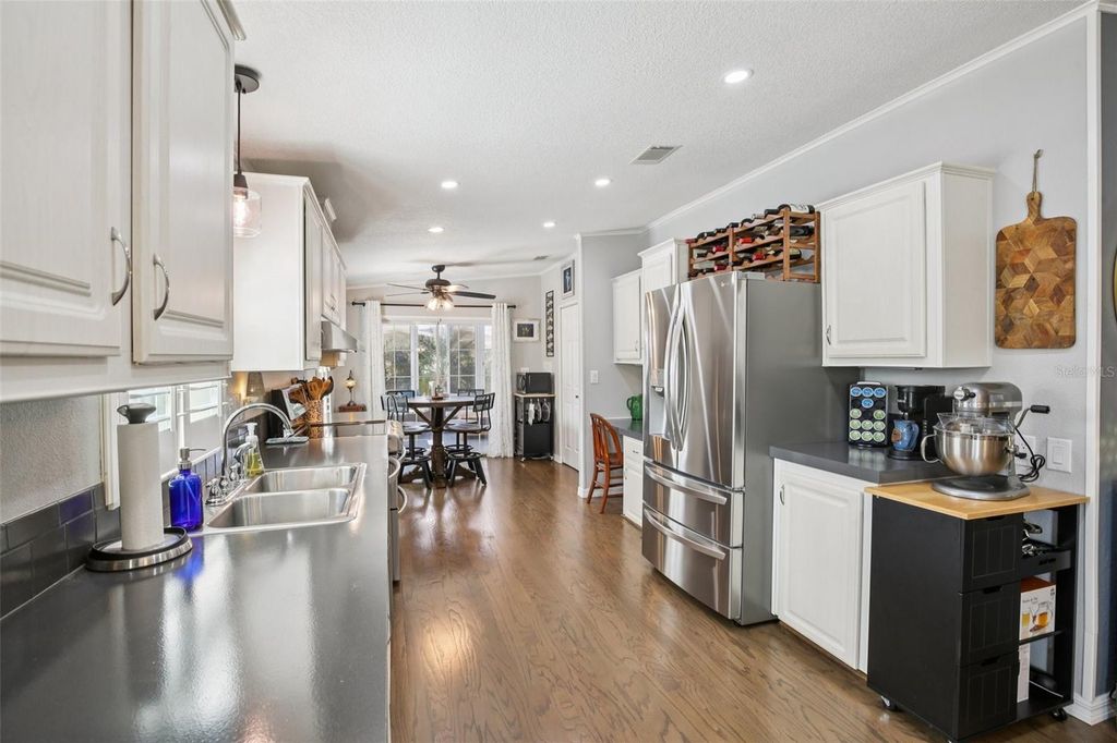 Image 11 of property listing at 358 LAKE WAY, Oldsmar, FL 34677