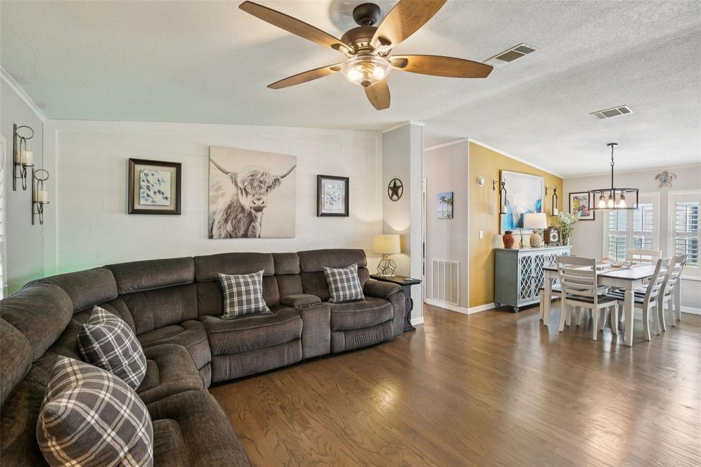 Image 8 of property listing at 358 LAKE WAY, Oldsmar, FL 34677