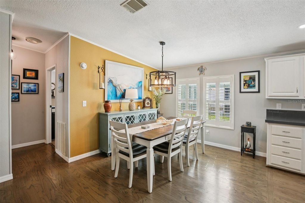 Image 10 of property listing at 358 LAKE WAY, Oldsmar, FL 34677