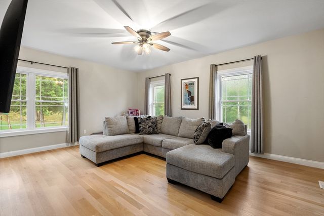 12 Tanya Lane, Brentwood, NH 03833