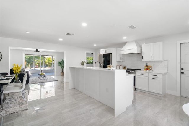 1715 DELAWARE AVENUE NE, St Petersburg, FL 33703