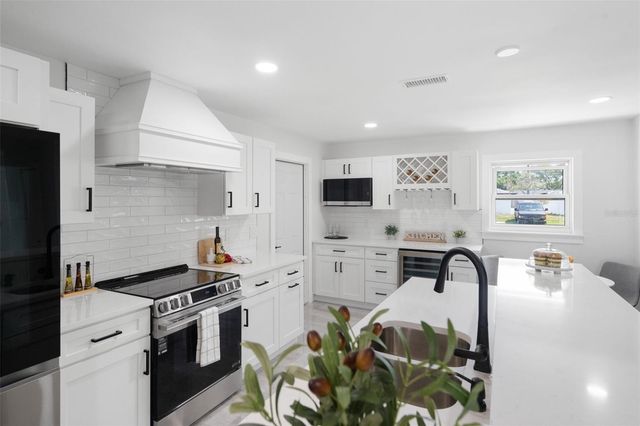1715 DELAWARE AVENUE NE, St Petersburg, FL 33703