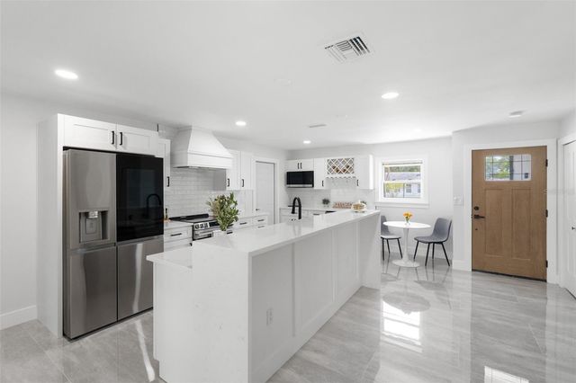 1715 DELAWARE AVENUE NE, St Petersburg, FL 33703