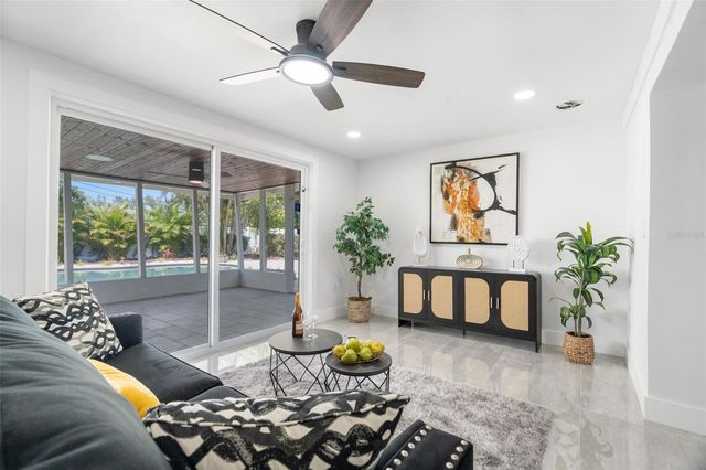 1715 DELAWARE AVENUE NE, St Petersburg, FL 33703