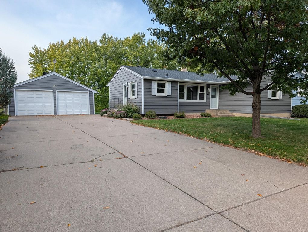 878 Hadley Lane N, Oakdale, MN 55128 — photo 2