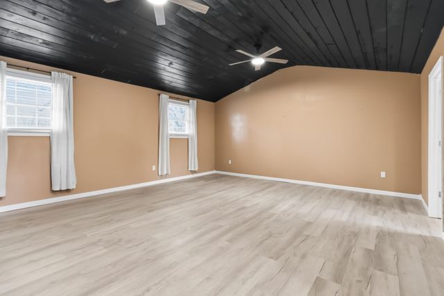 107 Lick Creek Road, Whitley City, KY 42653