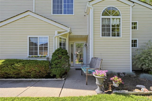 129 Farm House Court 129, Manorville, NY 11949