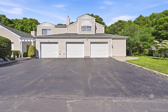 129 Farm House Court 129, Manorville, NY 11949