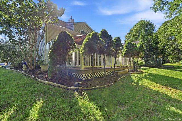 129 Farm House Court 129, Manorville, NY 11949