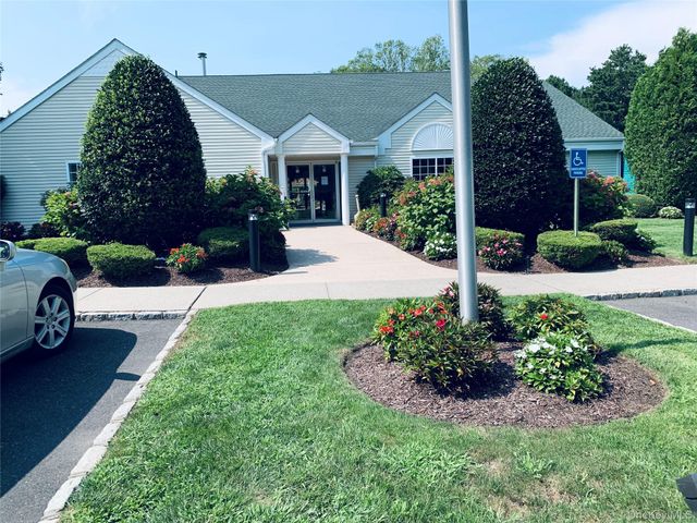 129 Farm House Court 129, Manorville, NY 11949