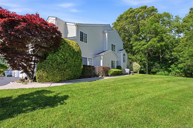 129 Farm House Court 129, Manorville, NY 11949