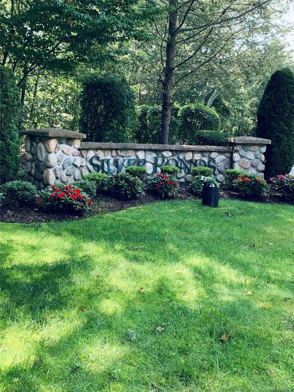 129 Farm House Court 129, Manorville, NY 11949