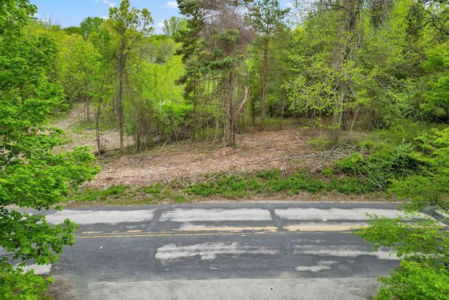 1804 SHALOM DRIVE, West Bend, WI 53090